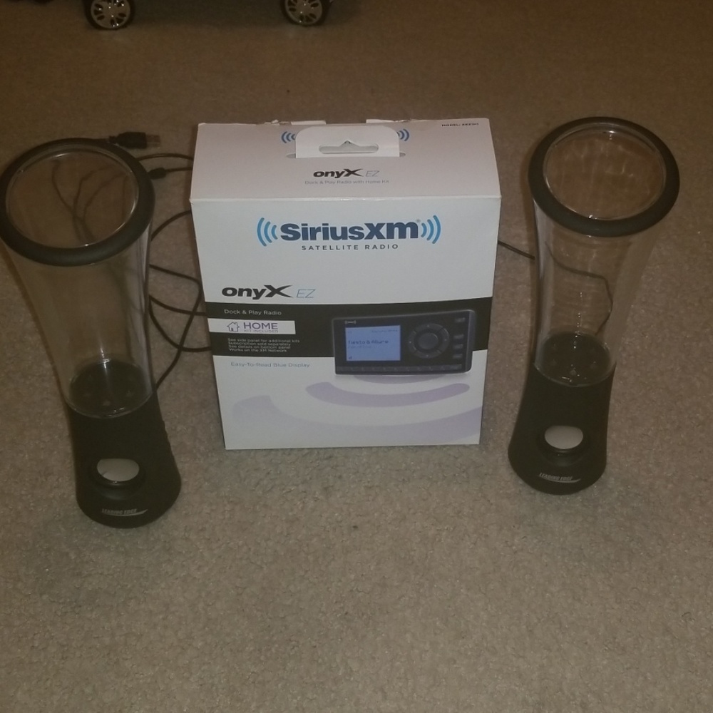 NEW - SIRIUSXM SATELLITE RADIO onyX EZ + FREE GIFT